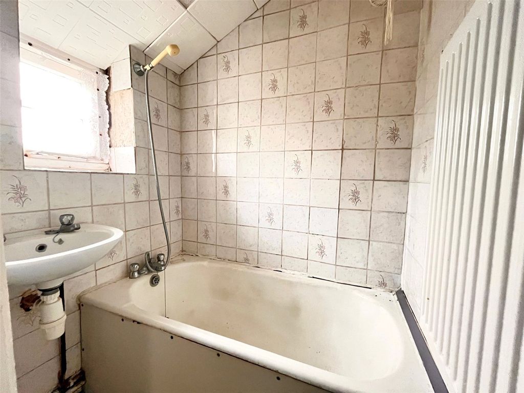 Additional image 10 of 1 bed flat for saleOsborne Terrace, Fortuneswell, Portland, Dorset DT5