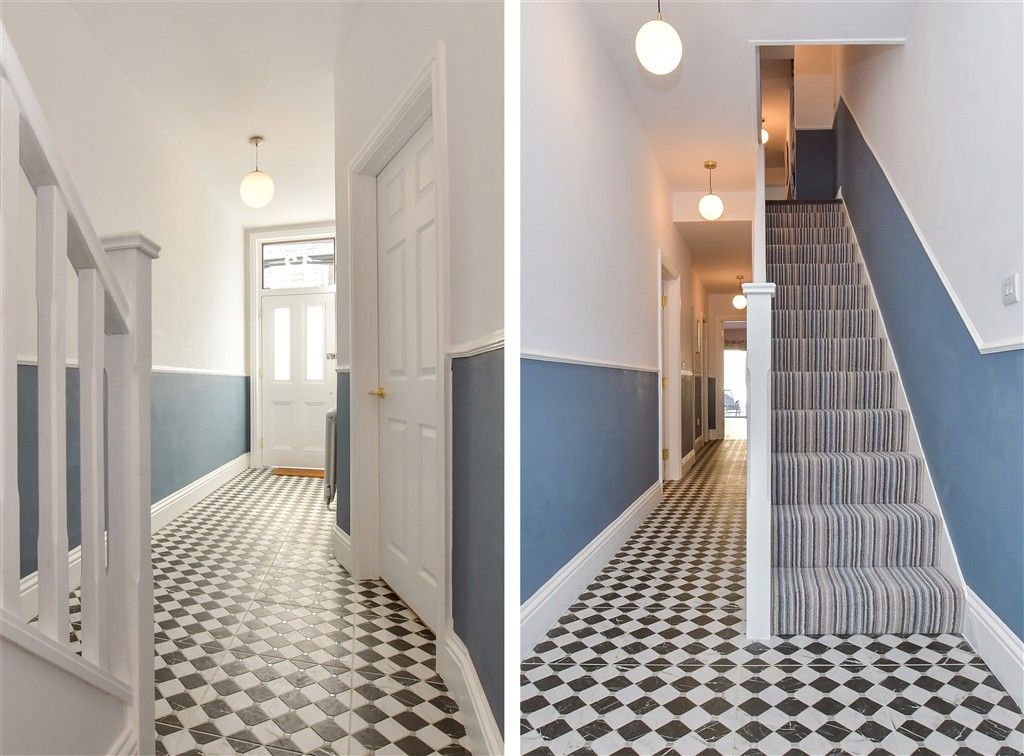 Property photo 3 of 21 Entrance Hall