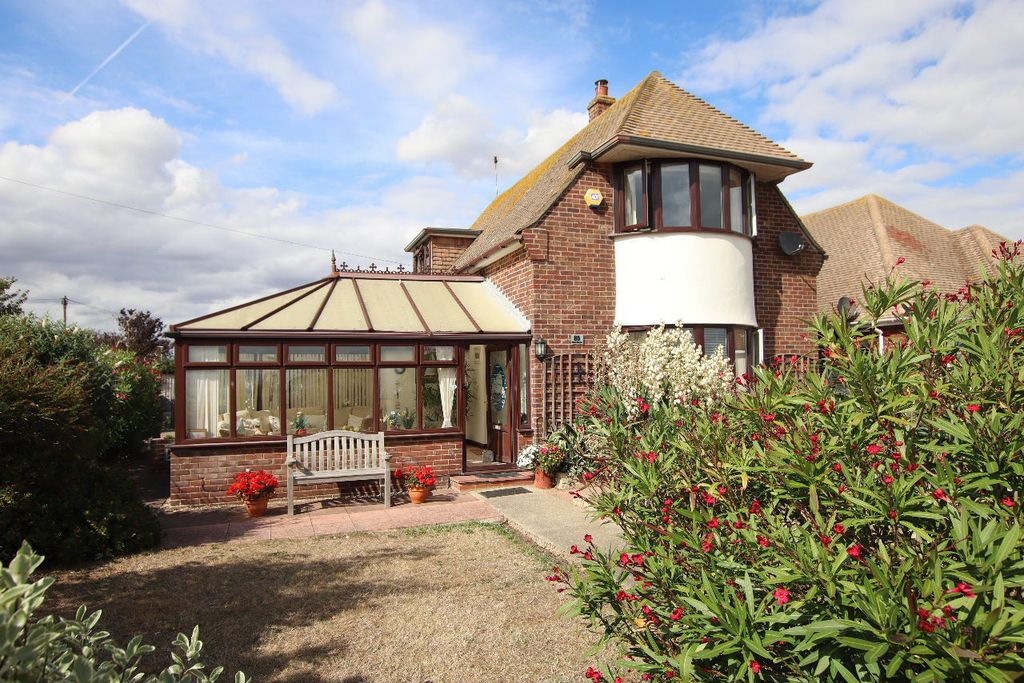 Property photo 1 of 29 Kings Parade, Holland On Sea, Co15