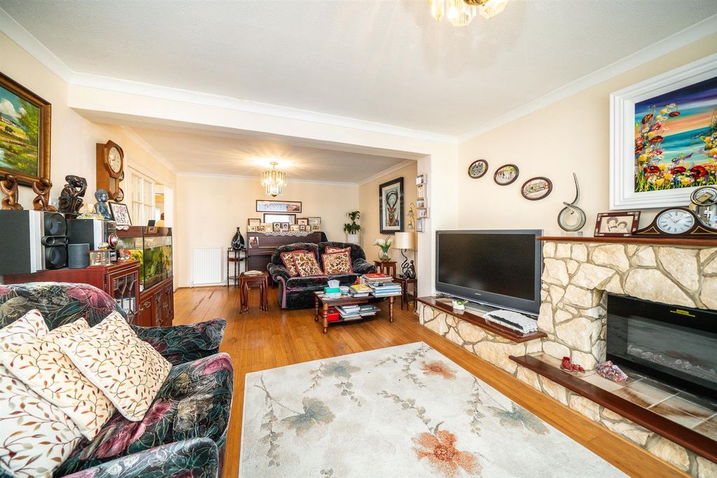 Property photo 3 of 26 60-Claudian-Place-1010.Jpg