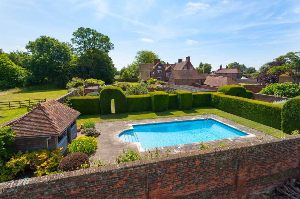 Property photo 1 of 19 Swimming Pool