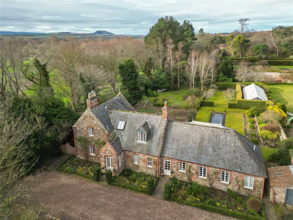 Property photo 1 of 31 Head Gardeners House
