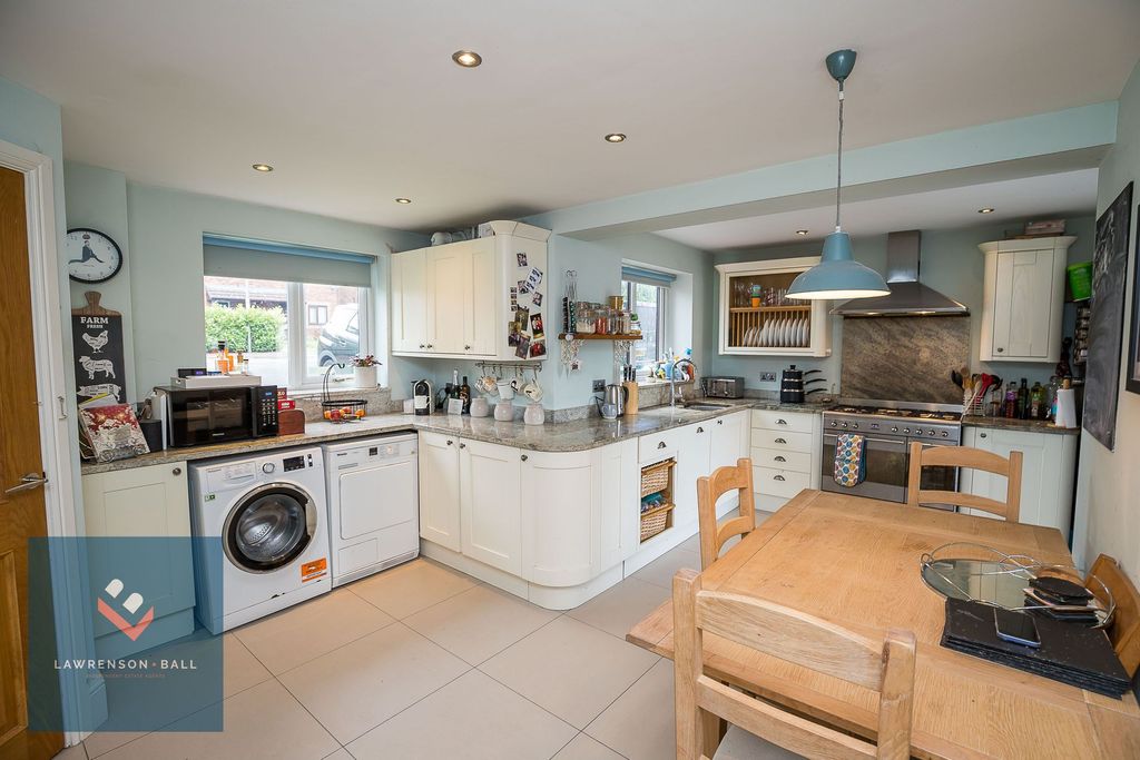 Property photo 2 of 17 Kitchen/Dining Room