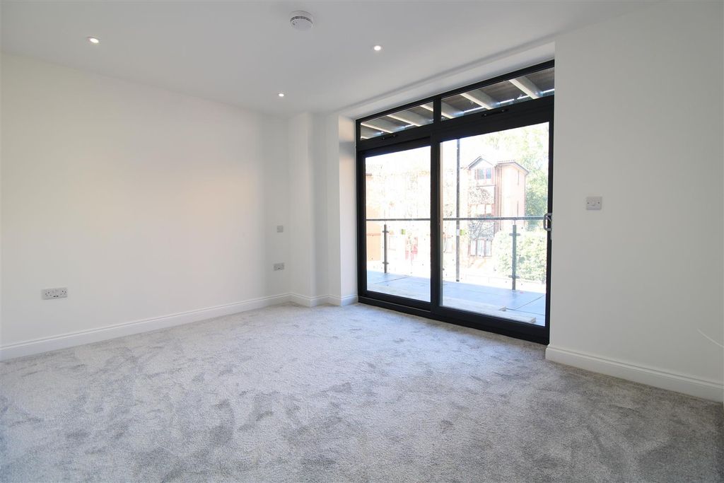 Property photo 2 of 7 Bedroom