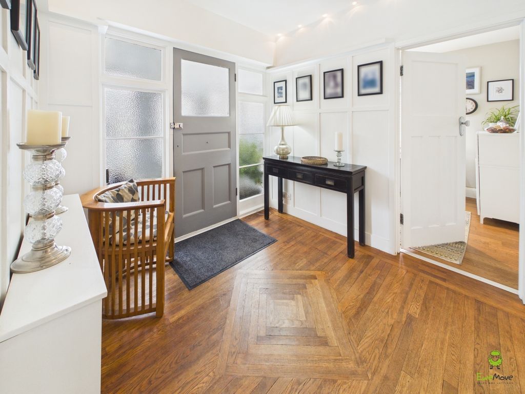 Property photo 3 of 19 Presented By Clinton At Ewemove Bexleyheath And Da