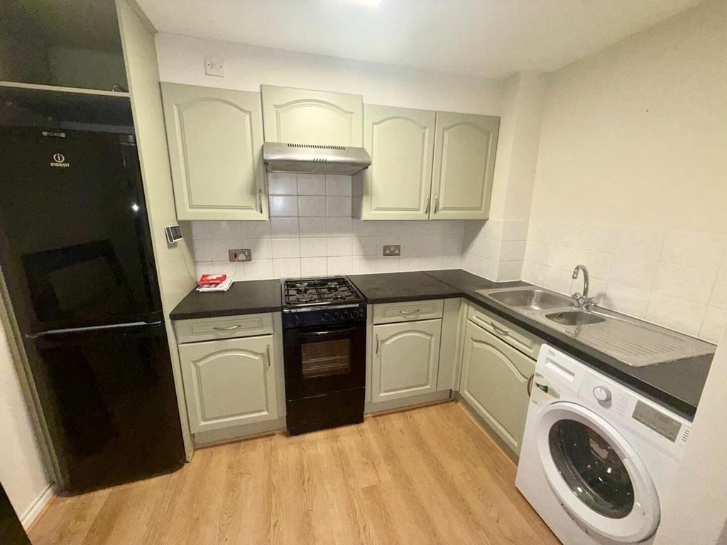 Property photo 2 of 10 Kitchen
