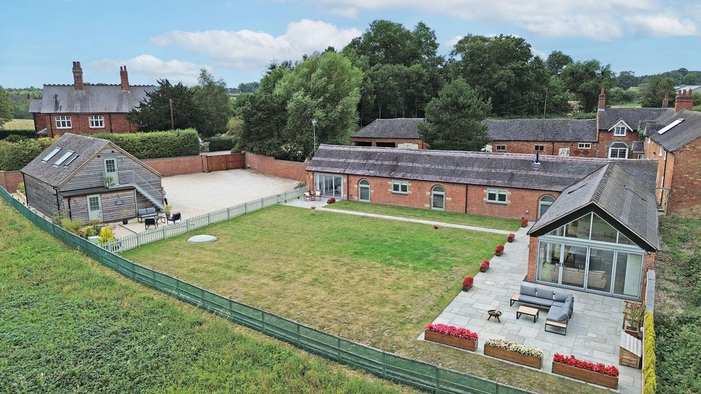 Property photo 2 of 40