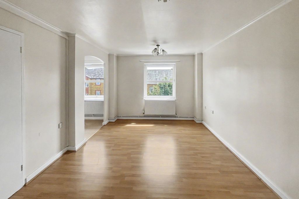 Property photo 2 of 11 Flat G, Beaumont House, 103 Fernhead Road, London, W9 3Eb