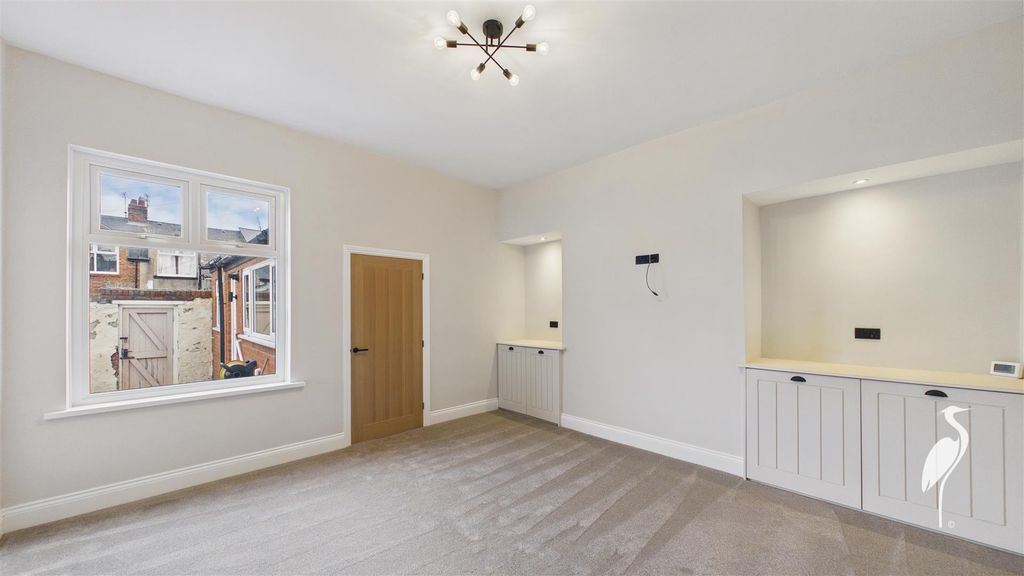 Property photo 2 of 21 Lounge