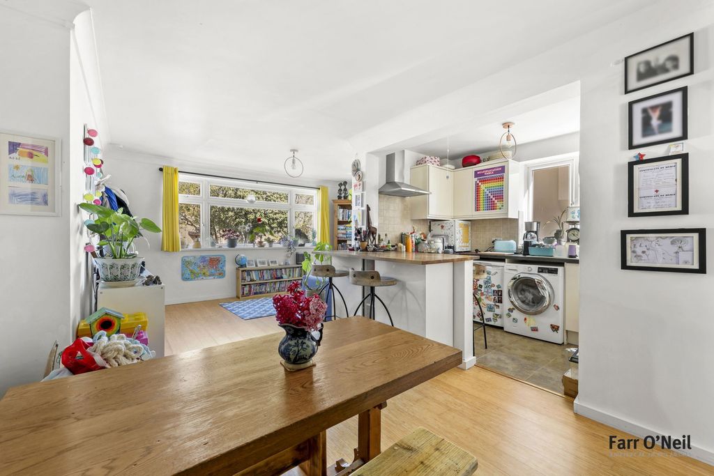 Property photo 2 of 17 Photo 4