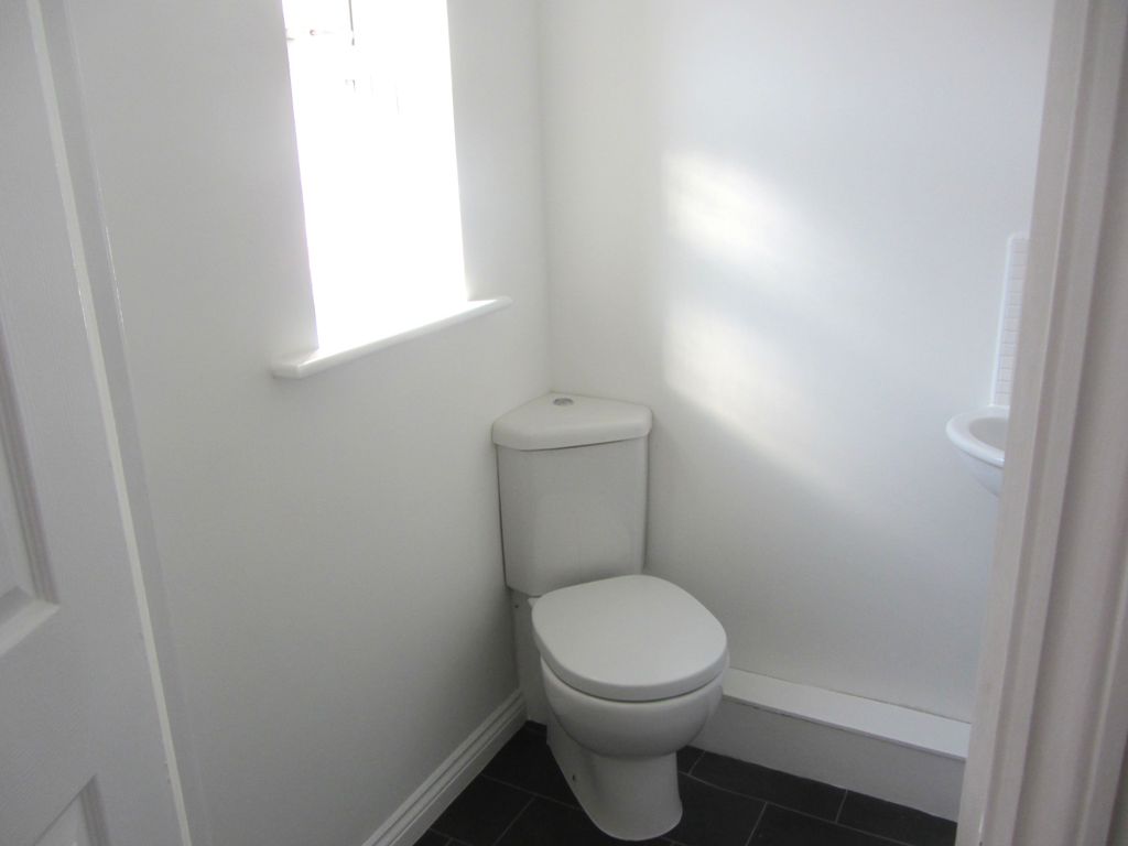 Property photo 2 of 13 Gf WC/Cloakroom
