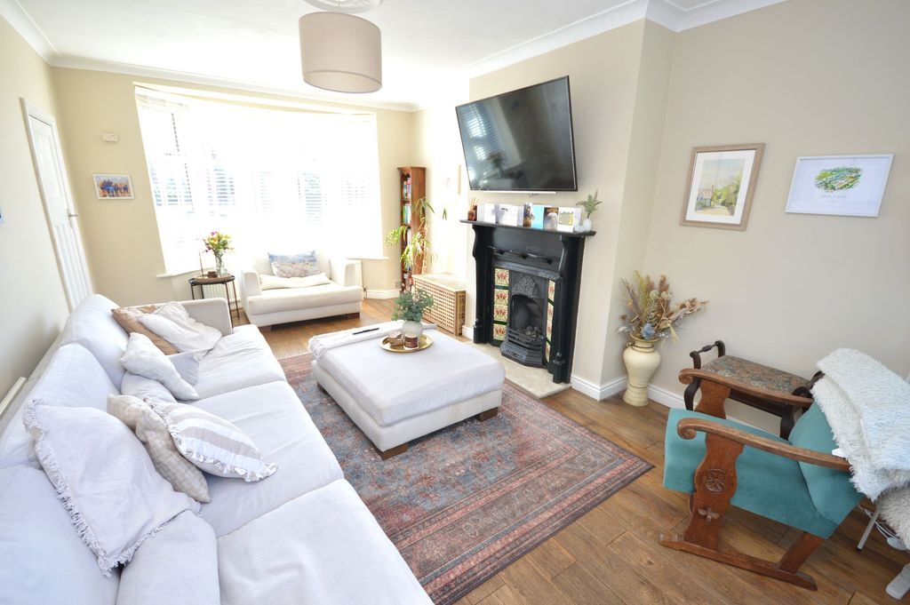 Property photo 2 of 33