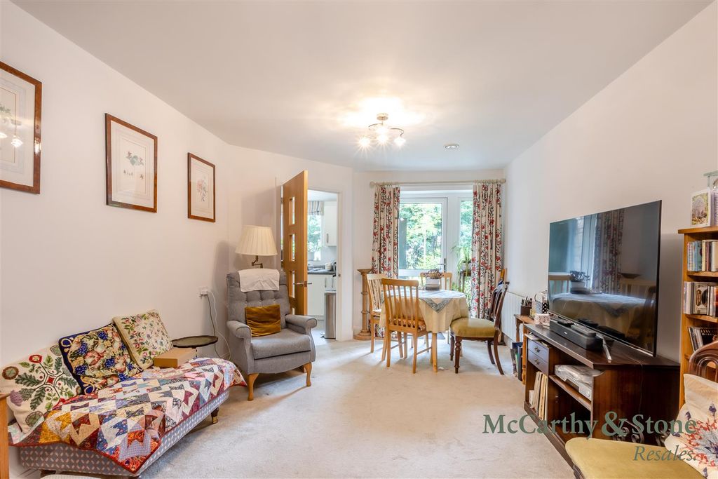 Property photo 3 of 19 8704508-Interior06.Jpg