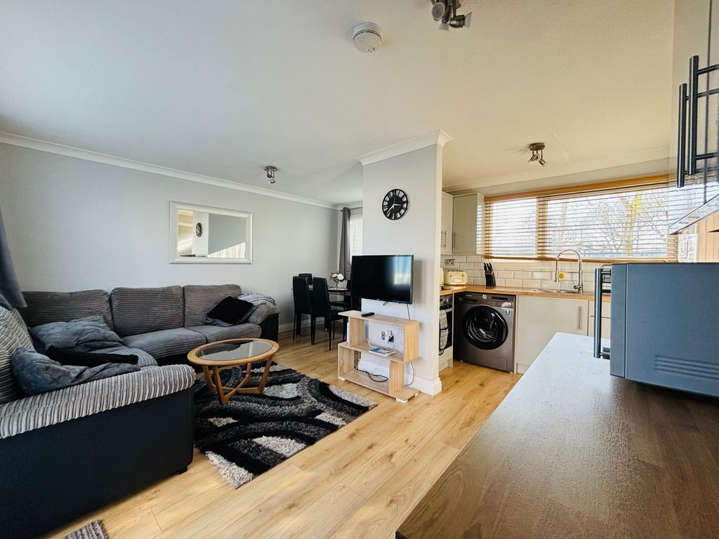 Property photo 3 of 6