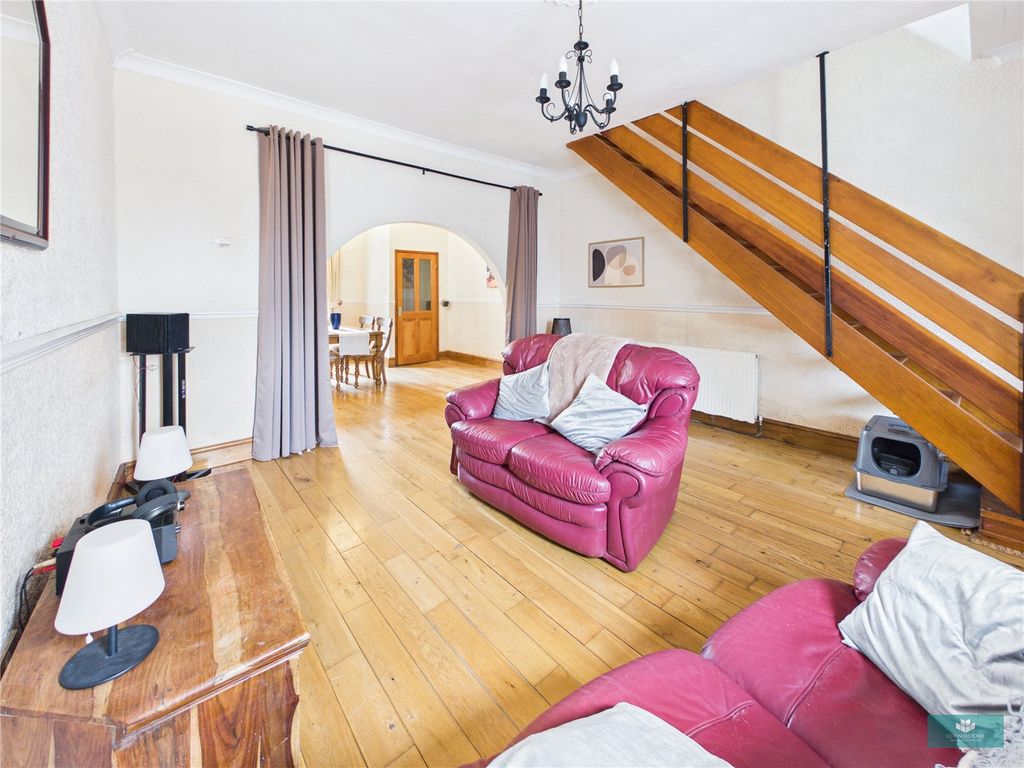 Property photo 2 of 19 Picture No. 23