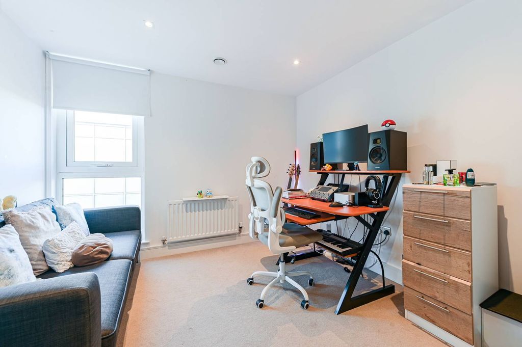 Property photo 2 of 26