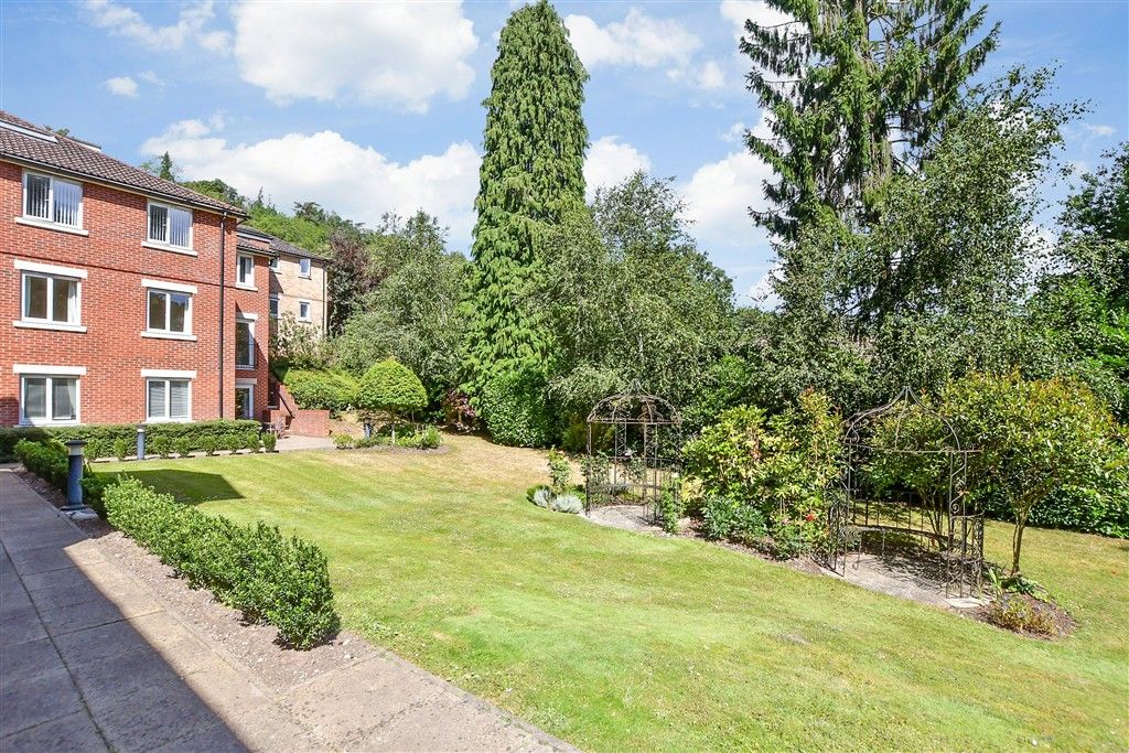 Property photo 2 of 10 Communal Gardens