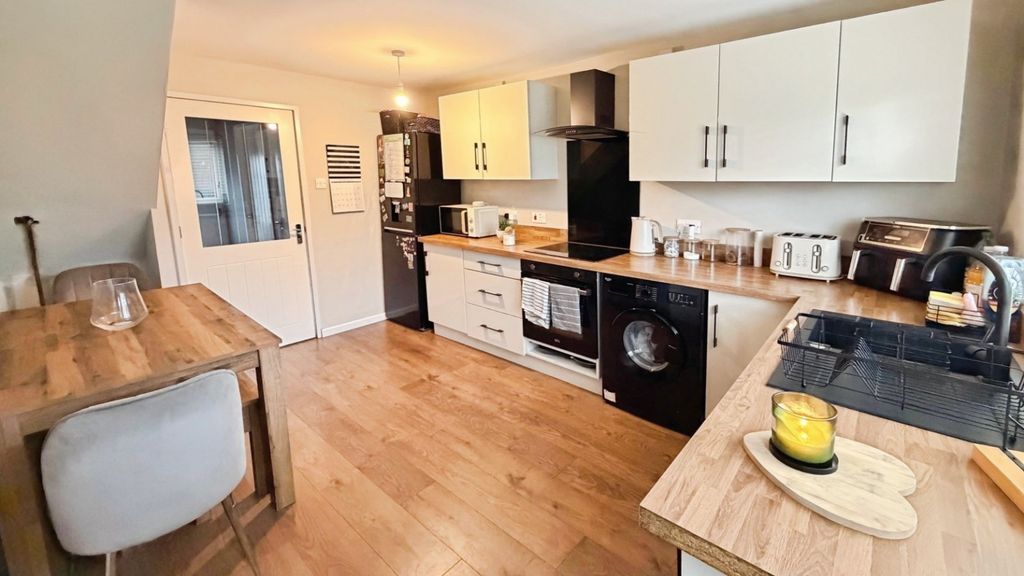 Property photo 3 of 24 Kitchen