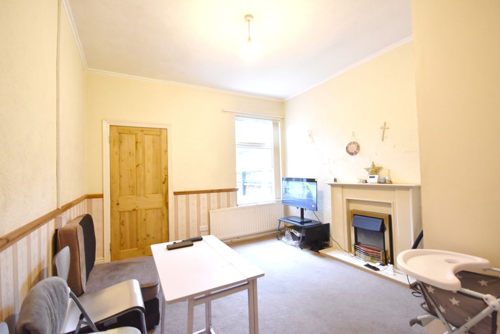 Property photo 3 of 9