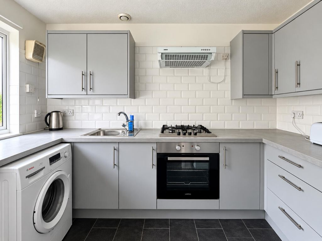 Property photo 3 of 6 Kitchen