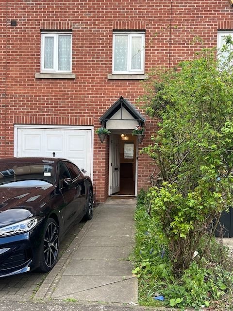 Property photo 1 of 12 4 Bed Mid Terraced To Rent Hennessy Road, N9 0Xp