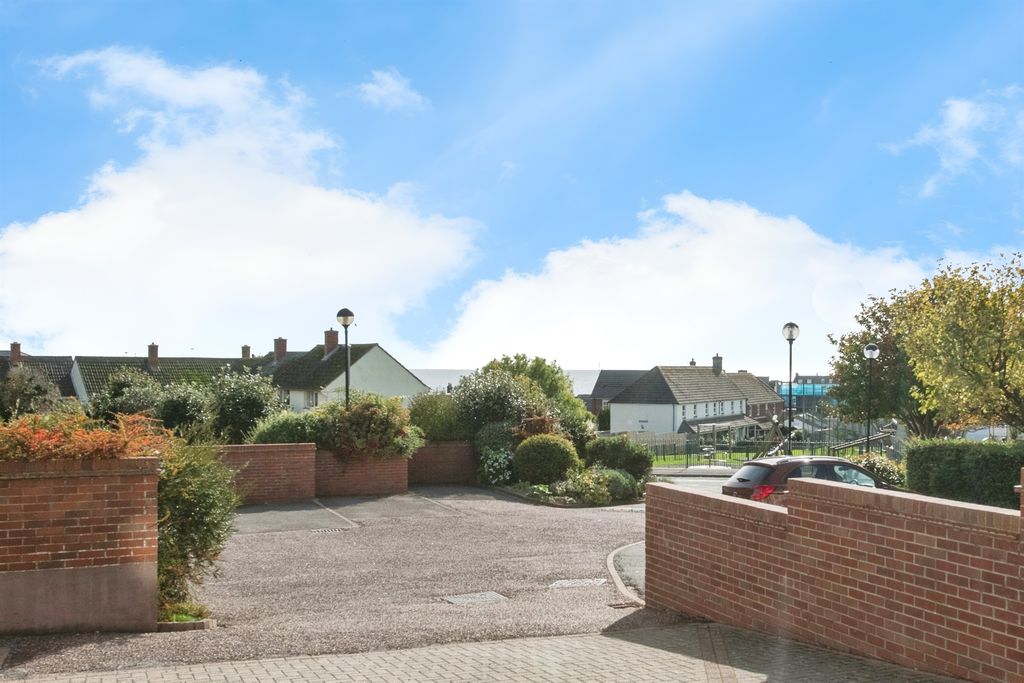 Property photo 2 of 14