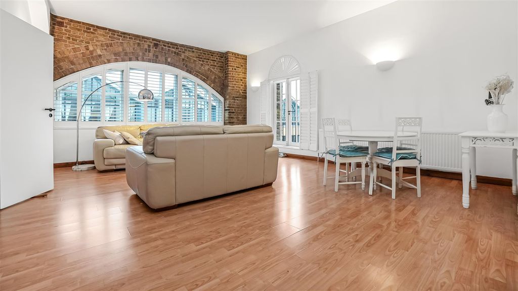 Property photo 1 of 10 Spacephoto (8).Jpg