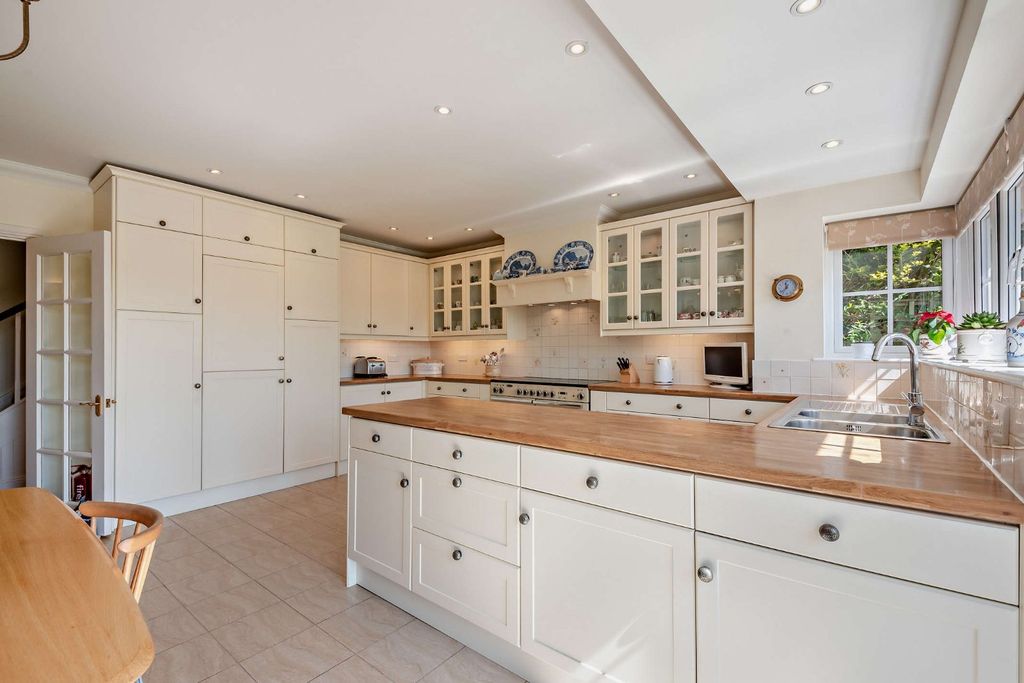 Property photo 3 of 13 Kitchen