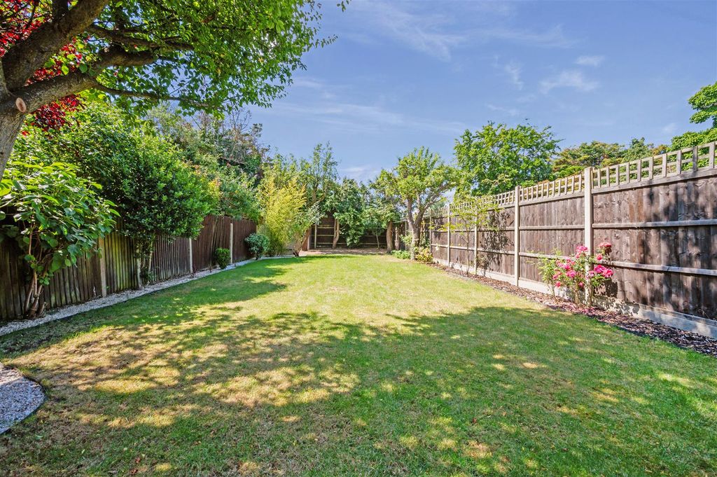 Property photo 3 of 17 Garden