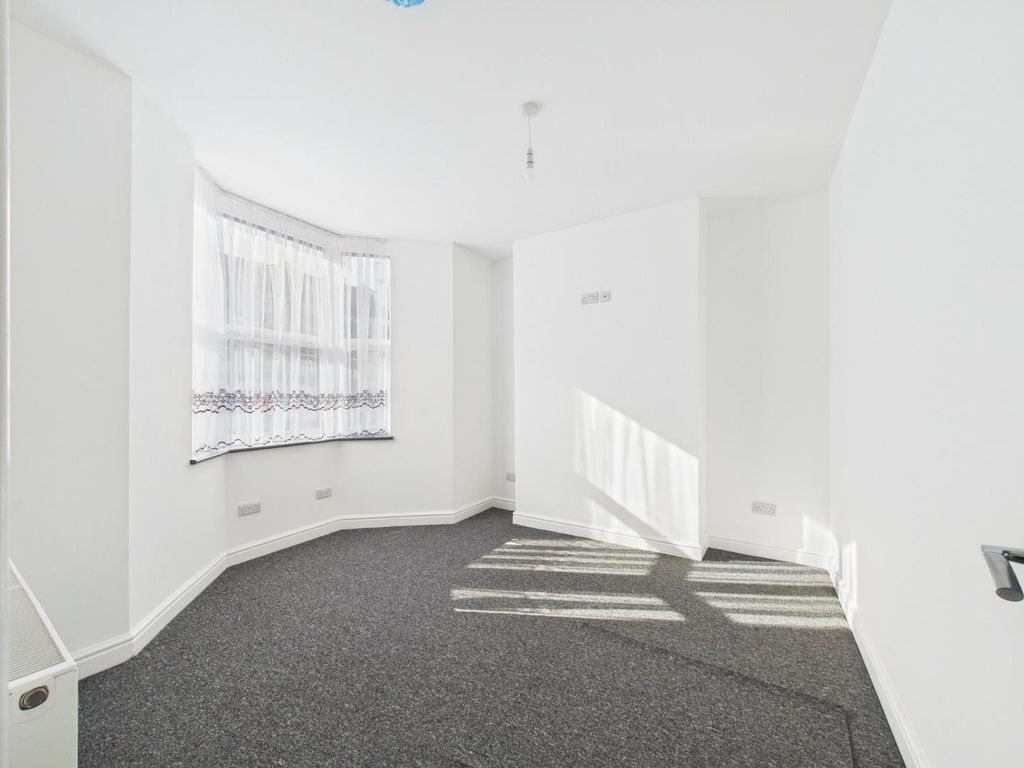 Property photo 2 of 20 Cam01530G0-Pr0240-Still004.Jpg