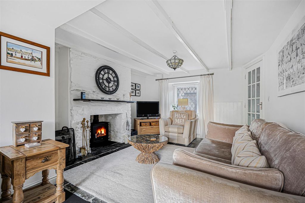 Property photo 3 of 36 Sitting Room