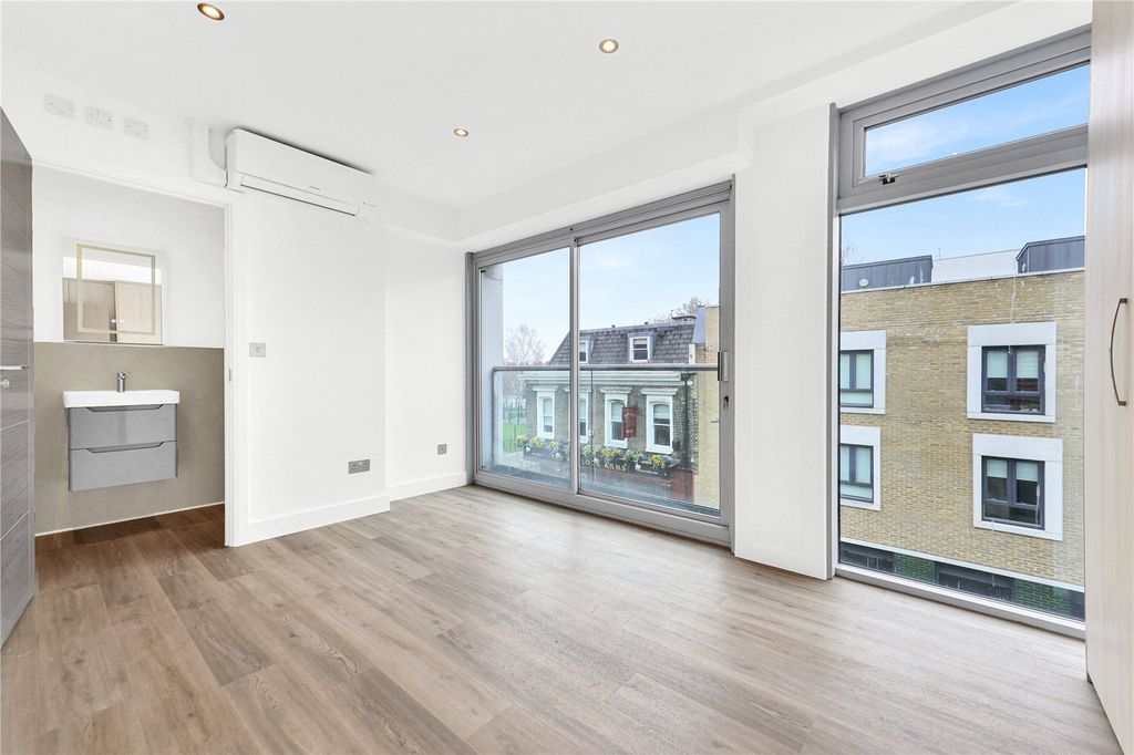 Property photo 3 of 22 Picture No. 20