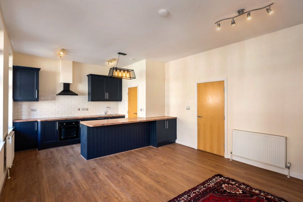 Property photo 3 of 12 Picture 3