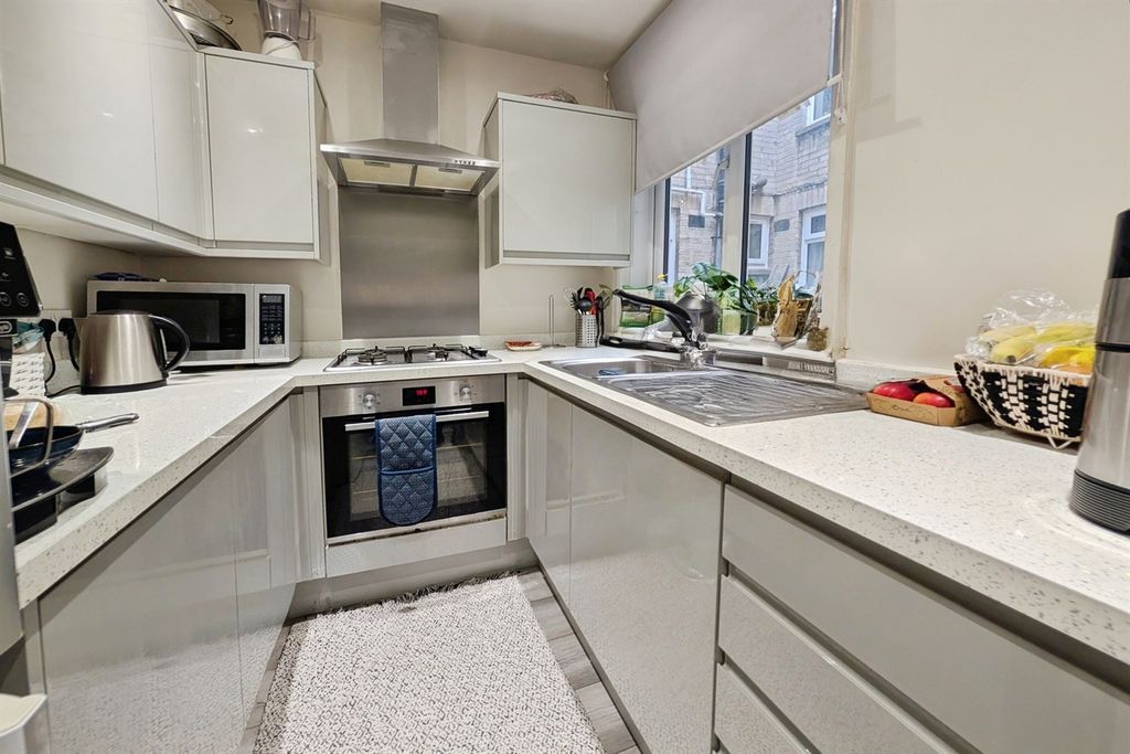 Property photo 3 of 6 (Main)