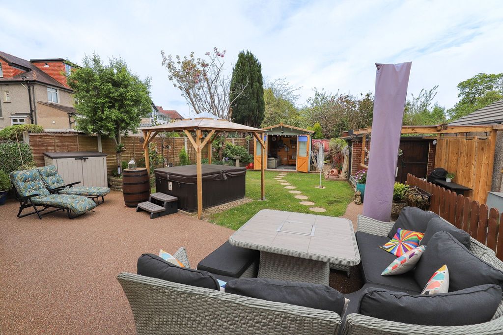 Property photo 2 of 26