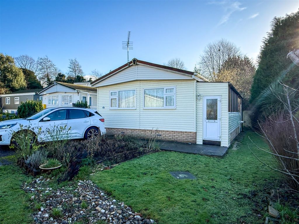 Property photo 1 of 12 Outside - Front