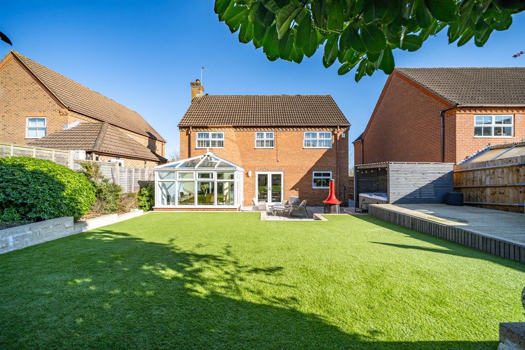 Property photo 2 of 22 Back