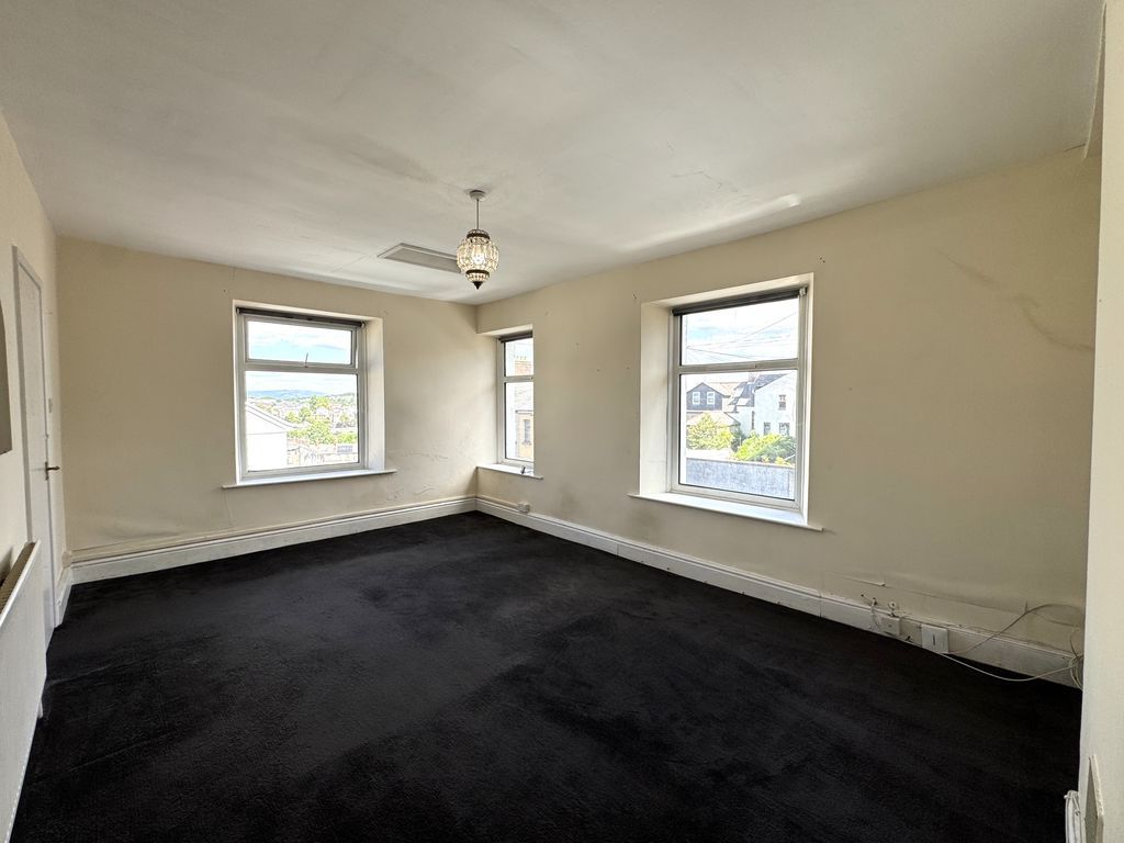 Property photo 3 of 12 Photo 11