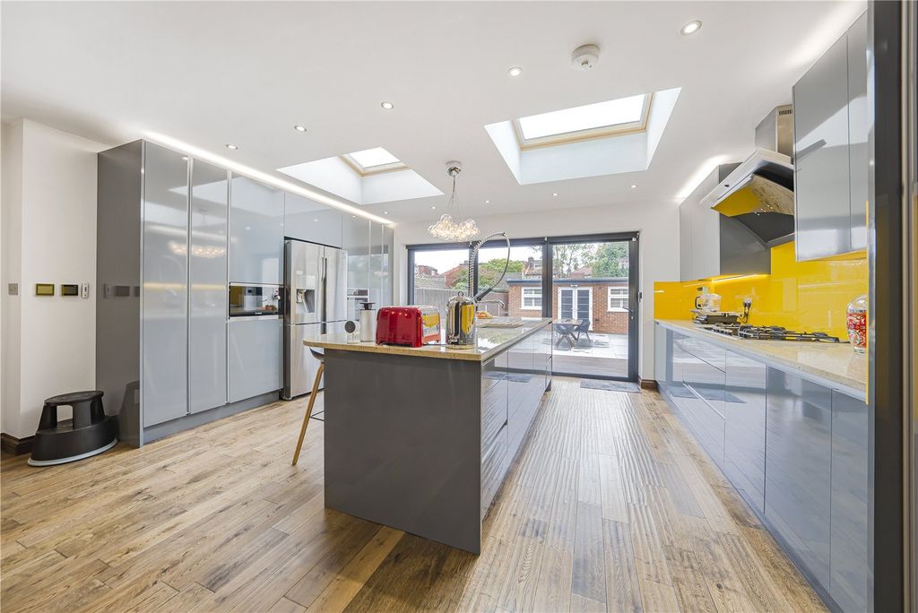 Property photo 3 of 24 Picture No. 04