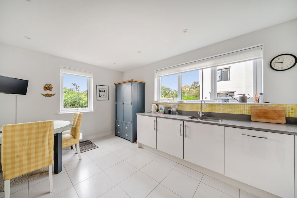 Property photo 3 of 22 1363739-7-68E4E53...