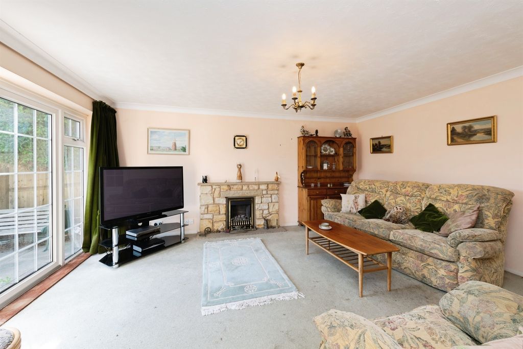 Property photo 2 of 17