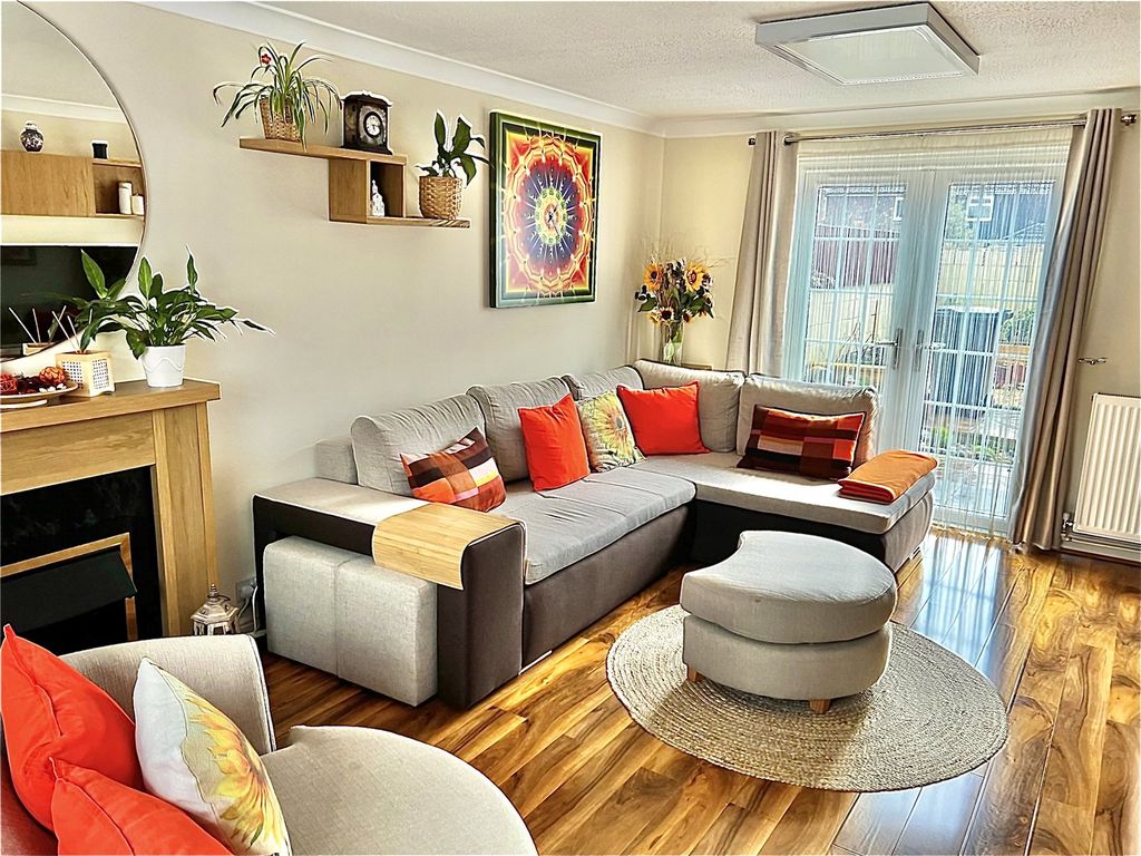 Property photo 2 of 9 Lounge