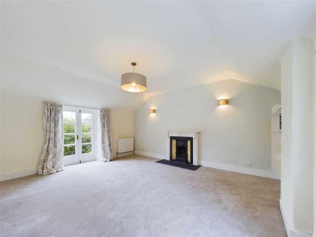 Property photo 2 of 15 Picture No. 32