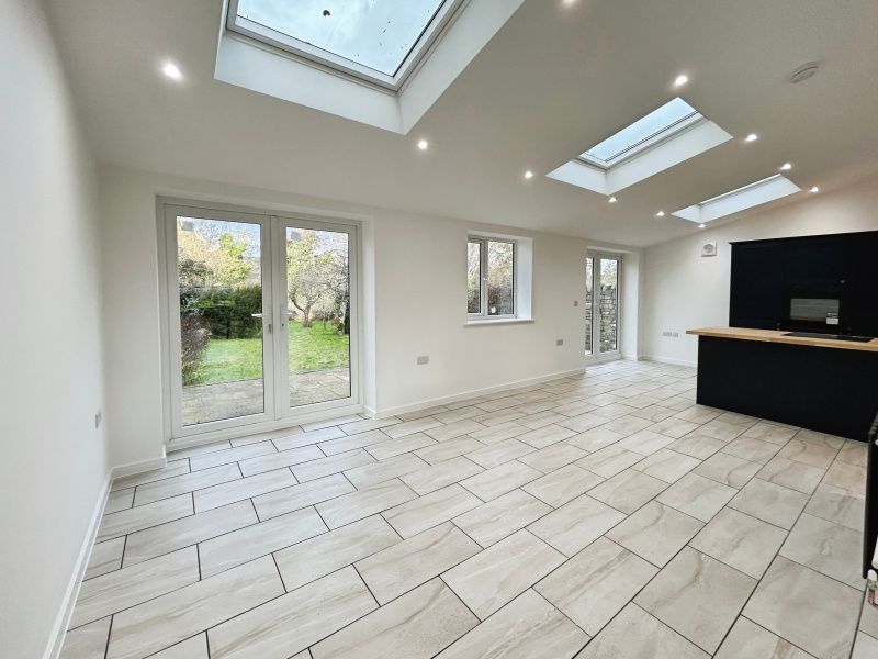 Property photo 3 of 14 Detached 3 Bedroom Property