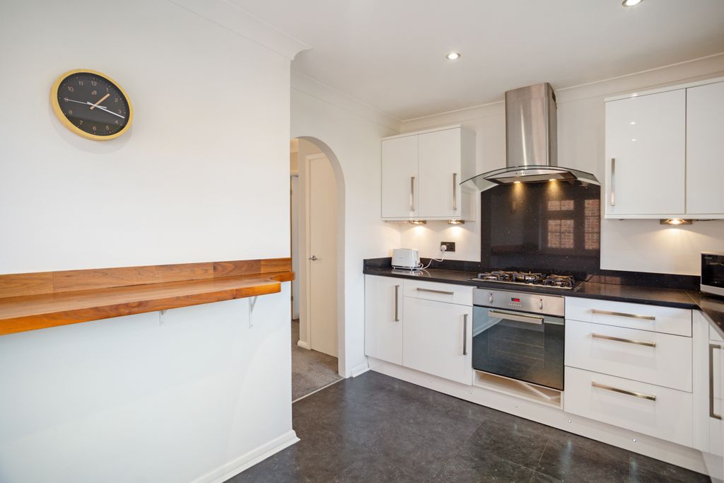 Property photo 3 of 13 Kitchen1