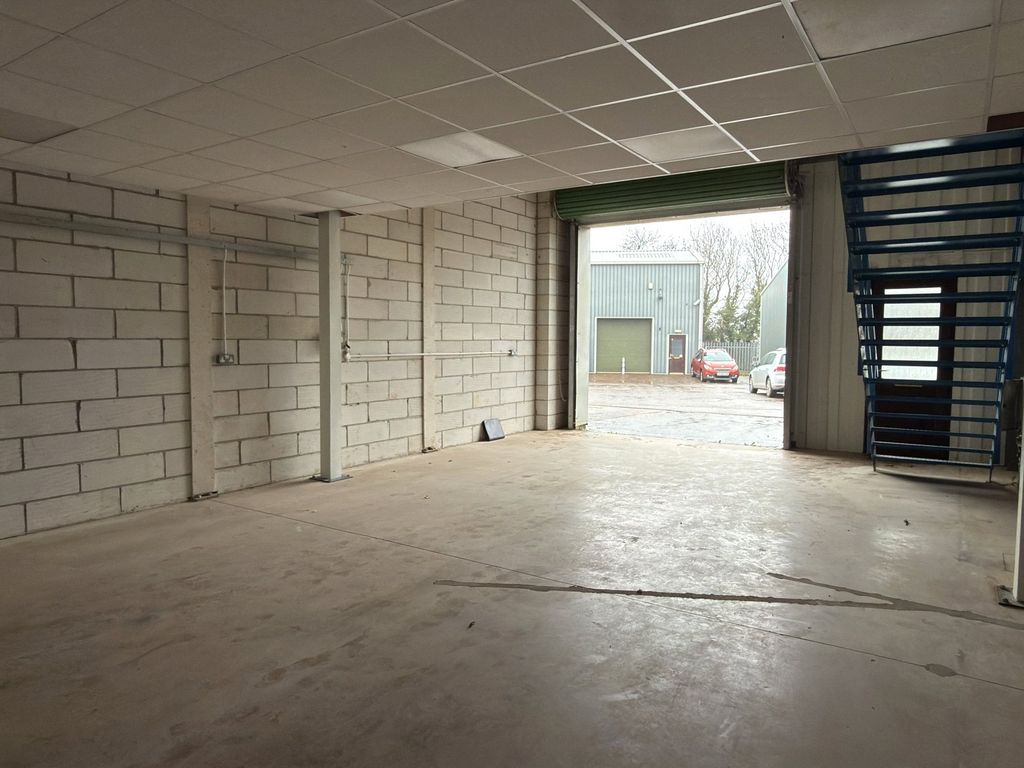 Property photo 3 of 10 Inside