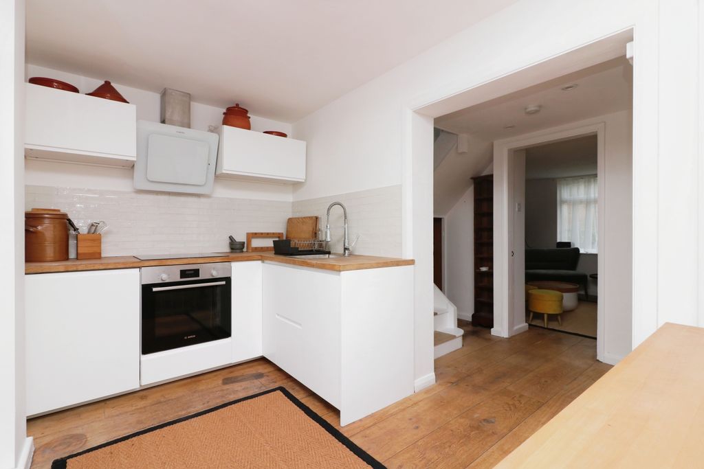 Property photo 2 of 17