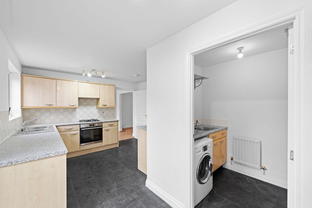 Property photo 3 of 31