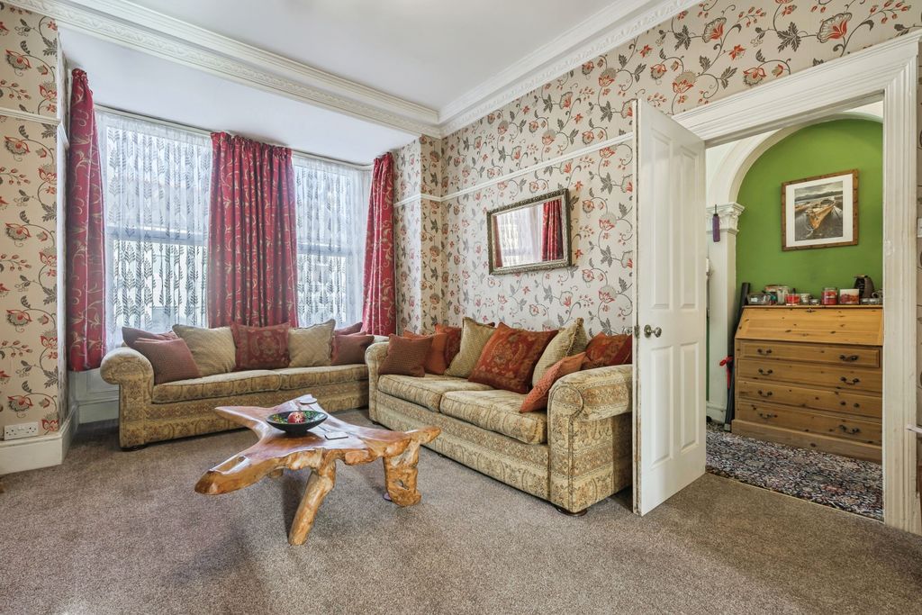 Property photo 2 of 20