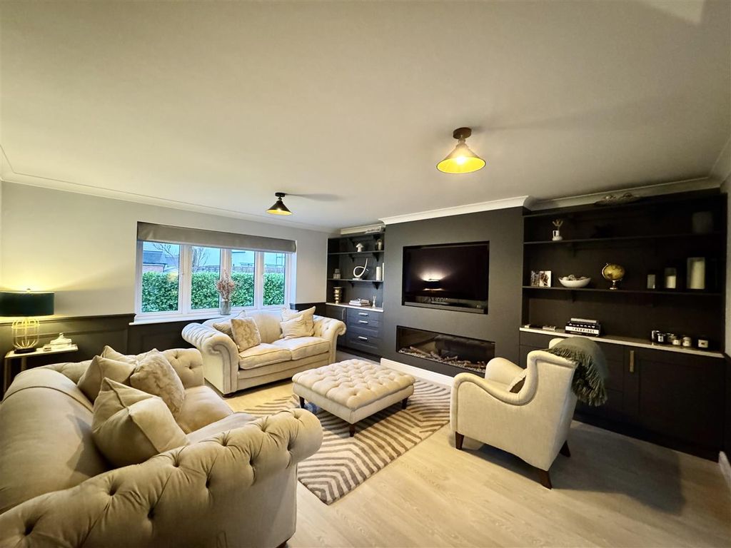 Property photo 2 of 24 Lounge